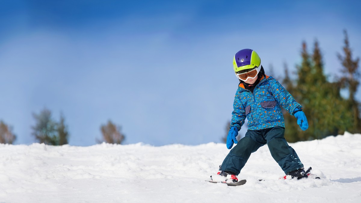 Kind auf Skis